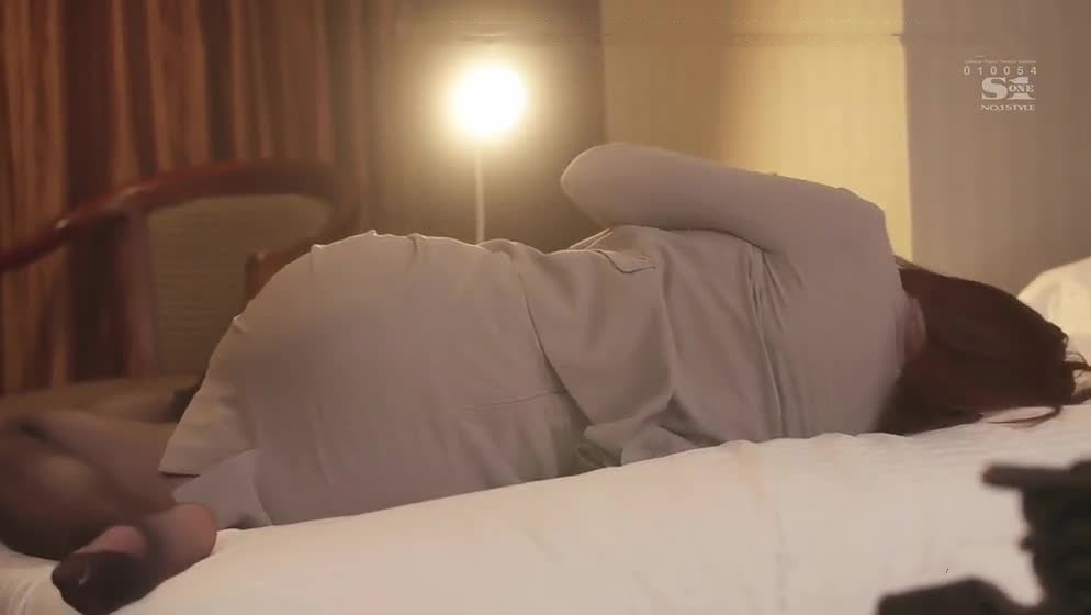 AI换脸高圆圆:老公加班夜不归家,饥渴人妻自慰高潮喷水